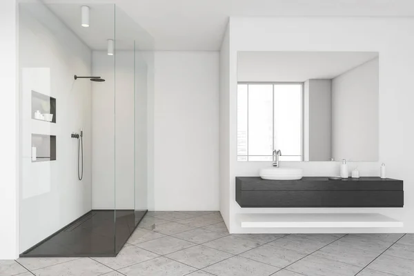 Cuarto Baño Blanco Interior Con Ducha Cristal Lavabo Con Geles —  Fotos de Stock