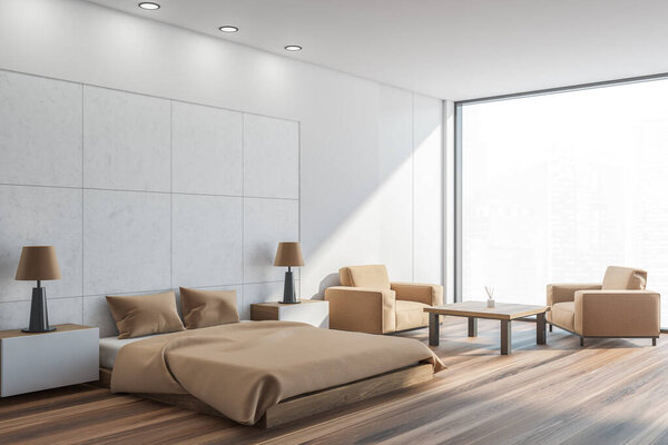 Светлый интерьер спальни с бежевой кроватью и подушками, боковым видом, паркетным полом и двумя креслами с журнальным столиком. Фотокопия пространства в спальне с панорамным окном, 3D рендеринг