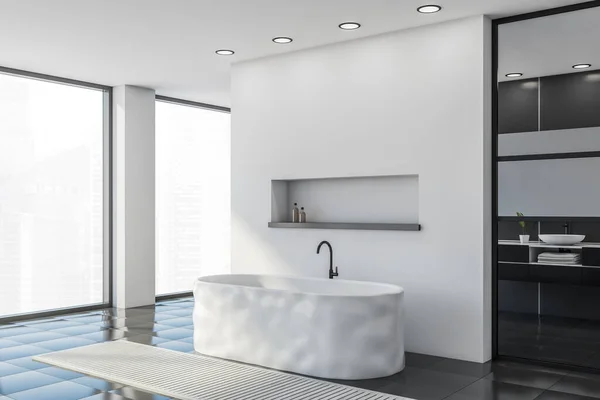 Angolo Elegante Bagno Con Pareti Bianche Grigie Pavimento Piastrellato Comoda — Foto Stock