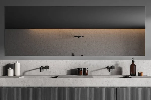 Cuarto Baño Con Dos Lavabos Geles Jabón Superficie Gris Elegante —  Fotos de Stock