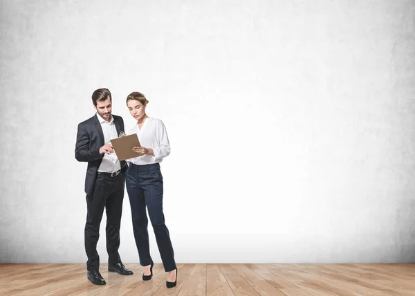 Businessman Businesswoman Black Suit Holding Paper Report Hands Parquet Floor — Stock Photo, Image