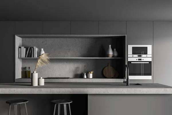 黑色厨房 有灰色的桌子和酒吧椅子 前视图 用架子和食谱书 烤箱和厨房用具 3D渲染的烹饪套件 — 图库照片
