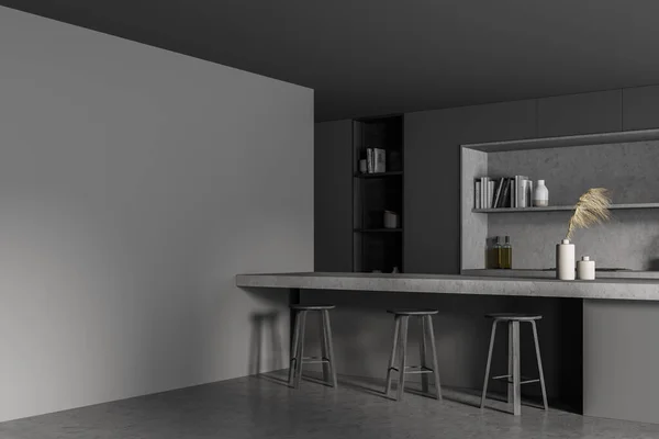 灰色厨房 有混凝土桌子 水泥地板上有三张黑色椅子 最简约的室内装饰 配有炊具和书架 复制空白墙壁 3D渲染 — 图库照片