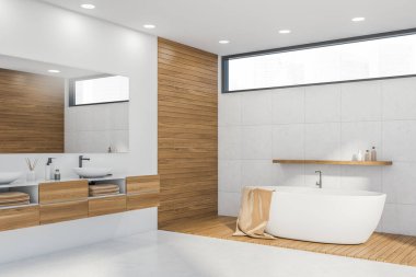 Dar pencereli beyaz banyonun köşesinden iç görüş. Banyo, tahta yüzeyde duruyor. Mermer döşeme. Duvarında iki lavabo ve ayna olan çekmeceler. 3d oluşturma