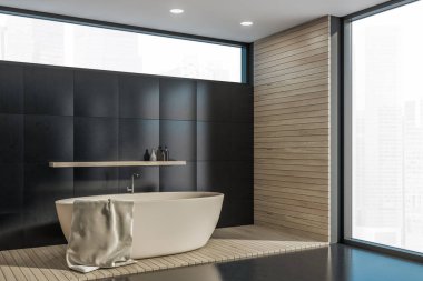 Banyonun köşesinde, bej küvetin üstünde dar bir pencere var. Dekorasyonun ahşap yüzeyi. Siyah kiremit. Raflı duvar. Panoramik iç mekan. Mermer döşeme. 3d oluşturma