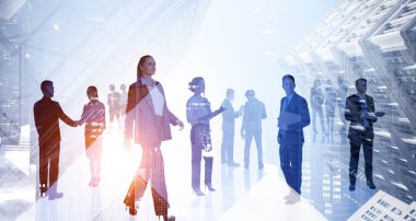 New York gökdelenine bakan iş adamlarının siluetleri aceleyle iş çözümleri arıyor. Yeni strateji kavramı başlat. Çift pozlama