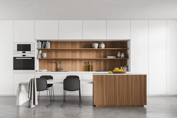 Dapur Putih Dengan Elemen Kayu Interior Dengan Tampilan Depan Atas — Stok Foto