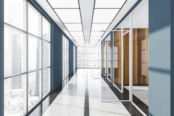 全景内部通道与玻璃门 空旷的空间 左边有办公室和一排相同的窗户 具有黑色 蓝色和棕色的几何图案 石板地板3D渲染 — 图库照片