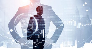 Kendine güvenen iki işadamı, şamdanlar, tırnak içinde hologram değişiklikleri ve ışıldayan dünya, çifte maruz kalma. Uluslararası kurumsal finans kavramı. Panoramik ofis, toplantı odası.