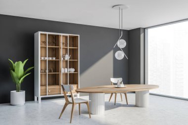 Panoramik iç mekanın masa, iki sandalye, çanak çömlek ve sürgülü cam kapılı dolap, koyu gri duvarlar, avize, kapalı bitki ve beton zemin. 3d oluşturma