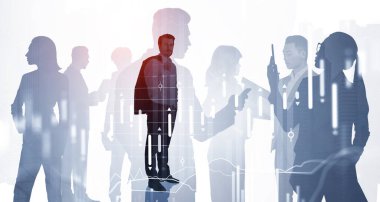 Soyut ofis alanında çalışan iş adamlarının iki katına çıkarılması. Borsa tahminleri ve finansal tablolar. New York arka planda.