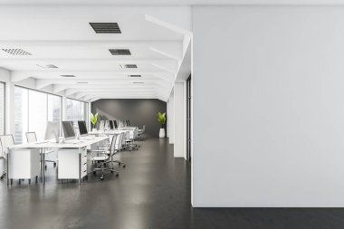 Ofis alanı olan boş bölme, tekerlekli sandalyeli masalar, iki bitki, panoramik manzara ve beton döşemeli koyu gri duvar. Modern iç tasarım konsepti. 3d oluşturma