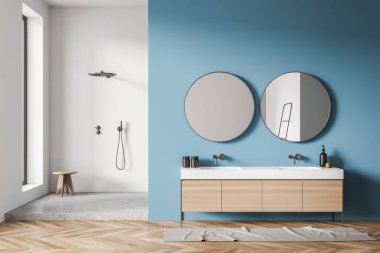 Duş odasının içinde trend aynalar, gösteriş, dışkı, beyaz ve gri duş kabini ve mavi duvar var. Ahşap döşeme. Modern ev tasarımı kavramı. 3d oluşturma