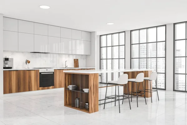 Helle Kücheneinrichtung Mit Tisch Drei Barhockern Panoramafenstern Mit Blick Auf — Stockfoto