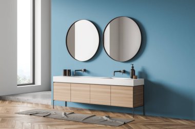 Duş odasının içinde iki tane modayı yansıtan yuvarlak aynalar, ahşap kibir, dar pencereli beyaz ve gri duş alanı, mavi duvar ve parke tarzı döşeme. Modern ev tasarımı kavramı. 3d oluşturma