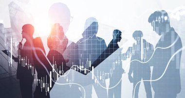 Bir grup iş adamının siluetleri birlikte çalışıyor, konuşuyor ve yeni finansal stratejileri tartışıyorlar. Eski şamdan, grafik ve grafik ön planda. Takım çalışması ve işbirliği kavramı