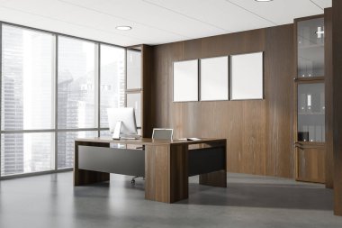 Karanlık ofis odasının iç tarafında üç boş poster, gökdelen manzaralı panoramik pencere, masaüstü, koltuk ve beton zemin. Çalışma süreci için mükemmel bir yer. Model yap. 3d oluşturma