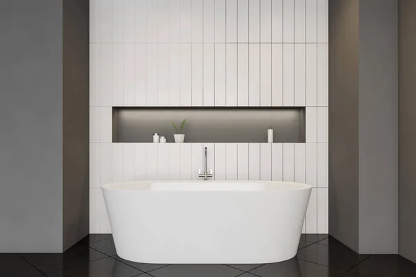 Salle Bain Intérieure Avec Une Niche Grise Sur Baignoire Blanche — Photo