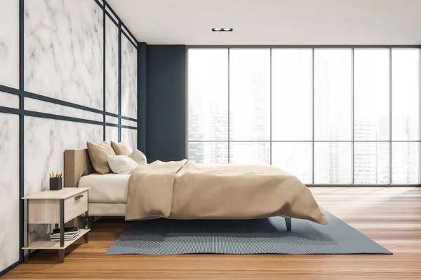 全景卧房内部的侧视图 有米黄色和白色的床 木制地板 蓝色细节 大理石墙壁和床头柜 现代公寓设计的概念 3D渲染 — 图库照片