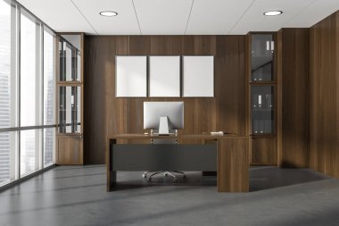 Karanlık ofis içi üç boş poster, panoramik pencere şehir gökdelen manzaralı, masaüstü, koltuk, masa ve beton zemin. Çalışma süreci için mükemmel bir yer. Model yap. 3d oluşturma