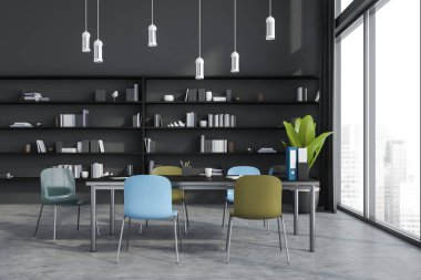 Modern ev ve ofis içi, işbirliği masasının yanındaki parlak sandalyeler, kolye ışıkları, raf, gri bir duvar ve beton zemin. Modern iş yeri tasarımı kavramı. 3d oluşturma