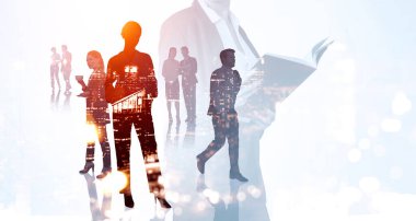 Bir grup iş adamının siluetleri birlikte çalışırlar ve şirketin geleceği hakkında konuşurlar. Arka planda Singapur gökdelenleri var. Takım çalışması, iletişim ve işbirliği kavramı