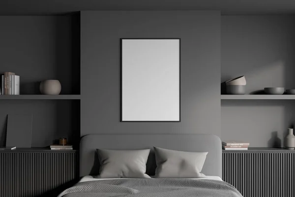 Yatak Başlığının Üzerinde Beyaz Bir Poster Iki Adet Simetrik Raflı — Stok fotoğraf