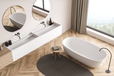 Panoramik manzaralı bej bir banyo manzarası, modaya uygun detaylar, beyaz bir seramik banyo, bir halı, modern bir makyaj, iki yuvarlak ayna ve parke döşeme. Minimalist tasarım. 3d oluşturma
