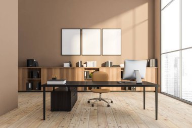 Siyah bir masası ve duvardan duvara büfesi olan basit bej panoramik ofis içinde üç boş beyaz tuval. Geniş tahta döşeme. Model yap. 3d oluşturma