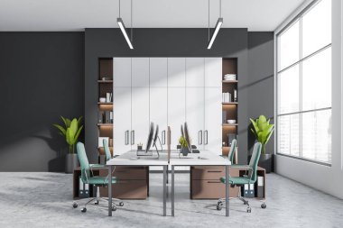 Singapur şehrinin gökdeleni, dört masaüstü, koltukları, siyah duvarı ve beton zemini olan panoramik pencereli karanlık ofis odası. Çalışma için uygun bir yer. 3d oluşturma