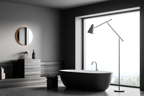 Γωνιακή Άποψη Σκούρο Εσωτερικό Μπάνιο Μπανιέρα Πανοραμικό Παράθυρο Λευκό Τοίχο — Φωτογραφία Αρχείου