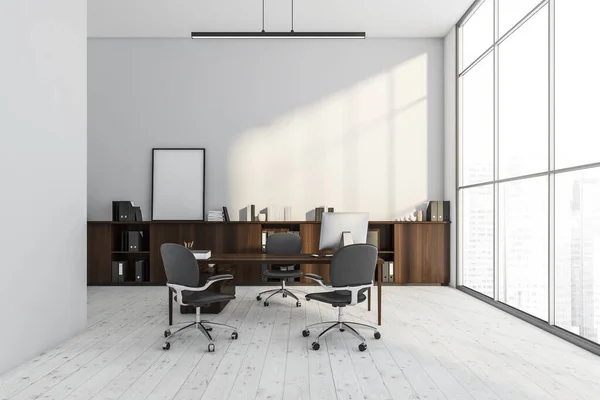 全景白色的内部与黑暗的家具 一个空的小的站立帆布 线性的光和宽阔的木板地板 现代办公室设计的概念 3D渲染 — 图库照片