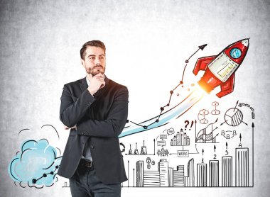 Resmi takım elbiseli iş adamı, beton duvarında büyük bir roket fırlatma, iş, plan, takım çalışması, bar ve pasta diyagramı olan renkli çizimin yanında duruyor. Yaratıcı fikirler için hayal gücü kavramı