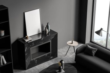 Karanlık oturma odasının iç manzarası boş beyaz poster, kanepe, şömine, sehpa ve beton zemin. Minimalist tasarım kavramı. Buluşma için rahat bir yer. Model yap. 3d oluşturma