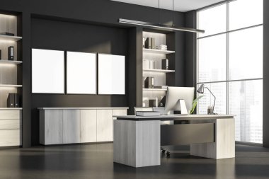 Karanlık ofis içi üç boş beyaz poster, panoramik pencere şehir gökdelen manzaralı, masaüstü, koltuk, kitap rafları ve beton zemin. Çalışma süreci için mükemmel bir yer. 3d oluşturma