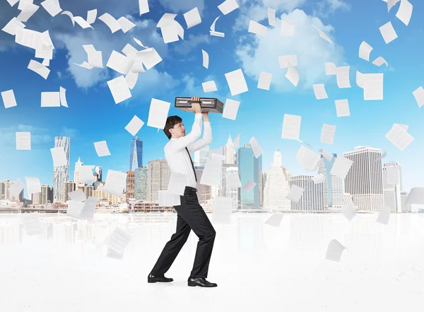 Businessman with briefcase — Stock Photo, Image