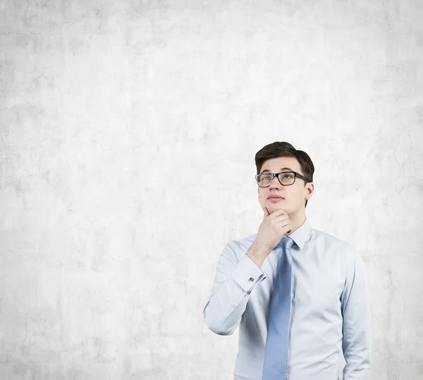 Ung affärsman tänkande — Stockfoto