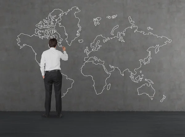 Muž výkresu mapa světa — Stock fotografie