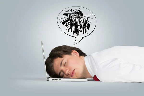 Homem dormindo no laptop — Fotografia de Stock