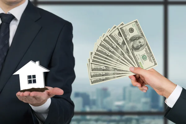 Giving money for housing — Stock Photo, Image