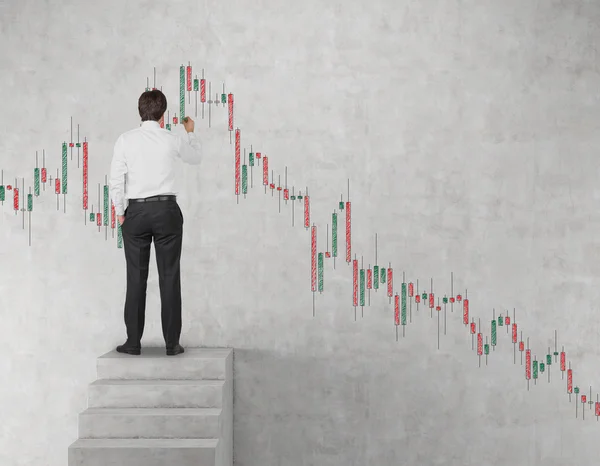 Бізнесмен малює біржову діаграму — стокове фото