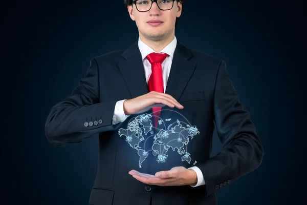 Empresário segurando mapa do mundo — Fotografia de Stock