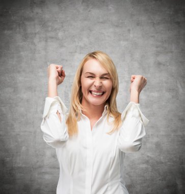 Mutlu güzel kadın.