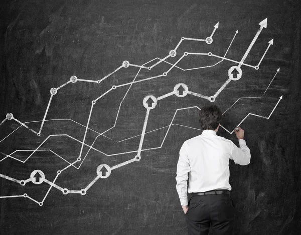 Mann zeichnet Diagramm — Stockfoto