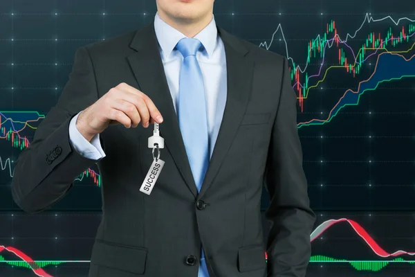 Man gives a key — Stock Photo, Image