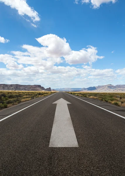 Road with gray arrow — Stock Photo, Image