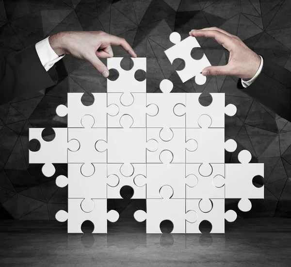 Two hands collect puzzle — Stock Photo, Image