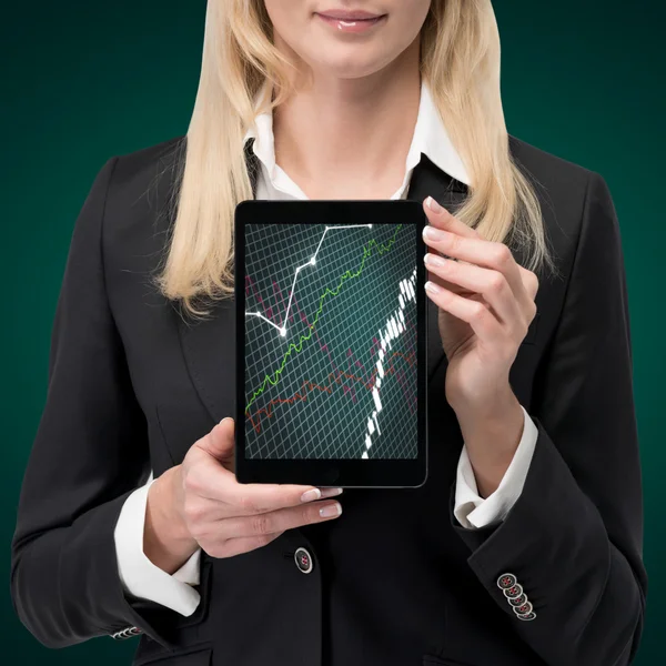 Mujer de negocios con gráfico de stock — Foto de Stock
