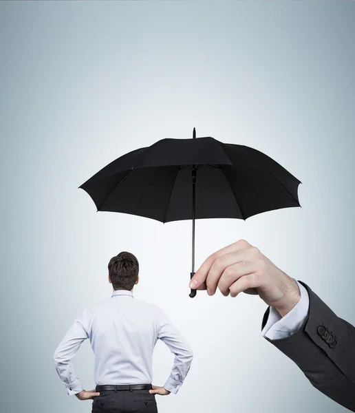 Бізнесмен і парасольку — стокове фото