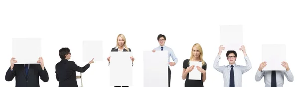 Empresários segurando cartaz em branco — Fotografia de Stock